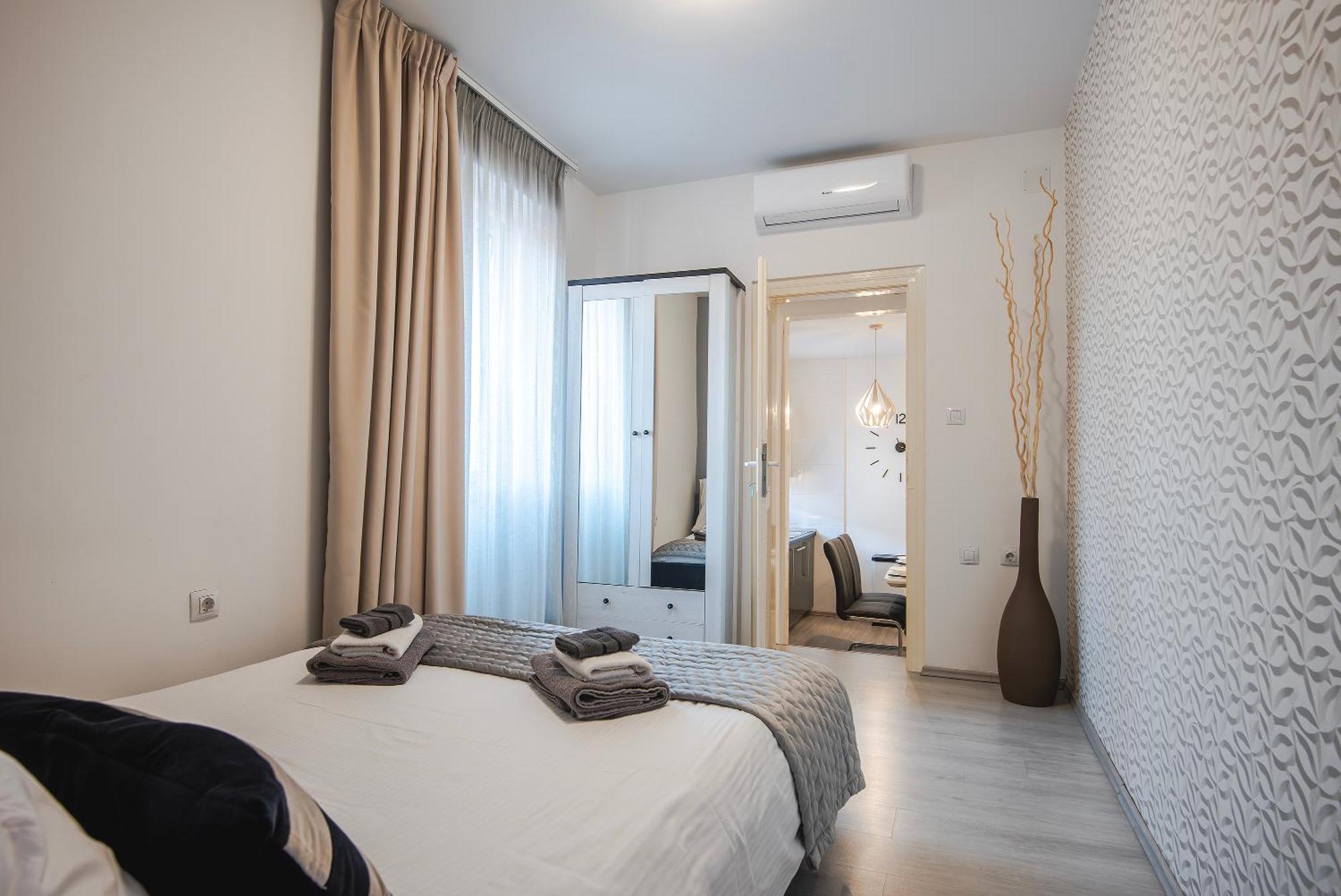 Arta Apartment City Center II - With Private Parking بولا المظهر الخارجي الصورة